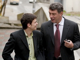 Илья Яшин и Борис Немцов. Фото: newsil.ru Илья Яшин и Борис Немцов. Фото: newsil.ru