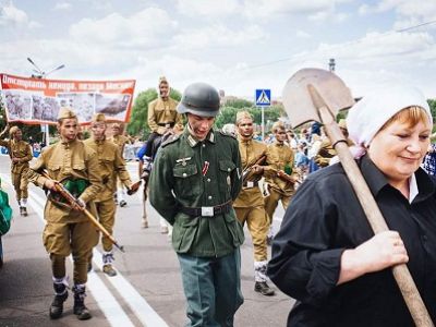 "Реконструкторы" в Раменском, 12.6.15. Источник - https://www.facebook.com/nlevshits