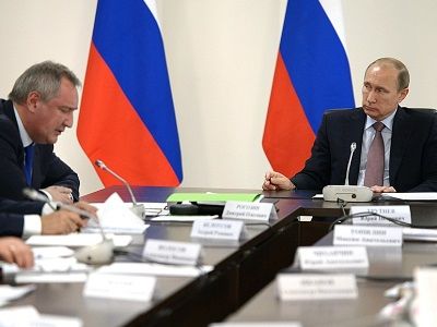 Путин и Рогозин на совещании по космодрому Восточный, 14.10.15. Источник - kremlin.ru/events/president/news/50500